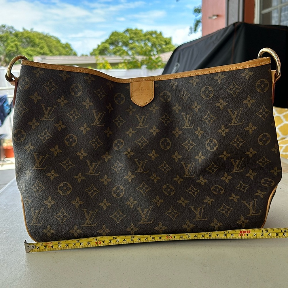 💯 Authentic delightfuL NOT sure what size! Refer to the photos measurements